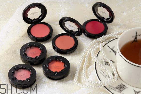 适合学生用的口红颜色推荐 选择口红颜色的因素