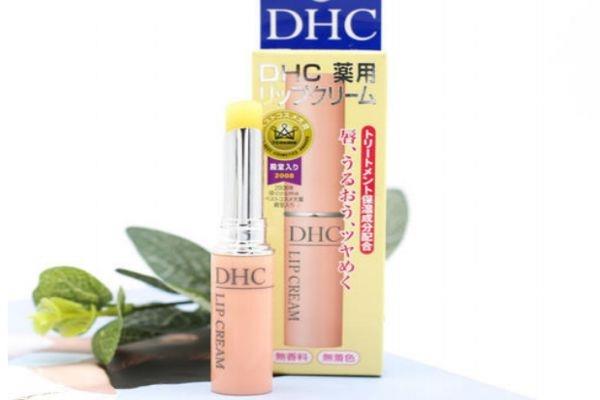 夏天适合用什么牌子的润唇膏 适合夏天用的润唇膏