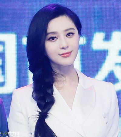 披肩发怎么弄好看图解 六款新的编发教程