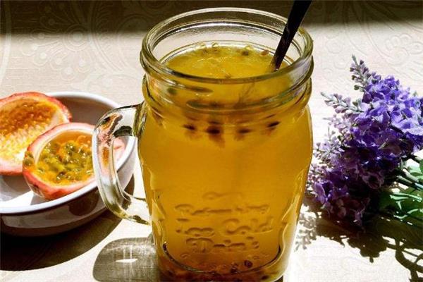 百香果可以和冰糖一起泡吗 冰糖泡百香果的功效 百香果可以和冰糖一起泡吗 冰糖泡百香果的功效