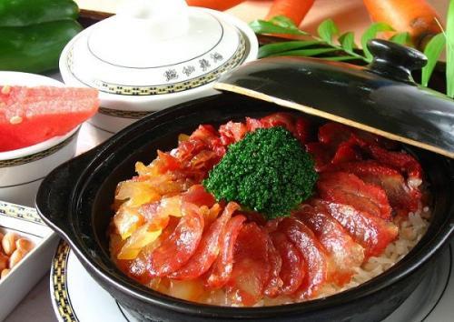 电饭煲做腊肠饭的方法 电饭煲做腊肠饭的技巧 电饭煲做腊肠饭的方法 电饭煲做腊肠饭的技巧