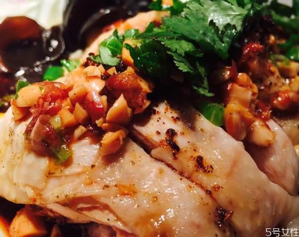 口水鸡为什么用三黄鸡 三黄鸡做口水鸡的做法 口水鸡为什么用三黄鸡 三黄鸡做口水鸡的做法