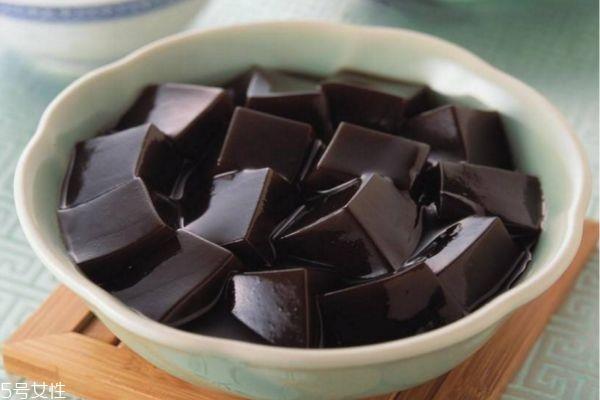 吃龟苓膏能减肥吗 女人吃龟苓膏的好处 吃龟苓膏能减肥吗 女人吃龟苓膏的好处