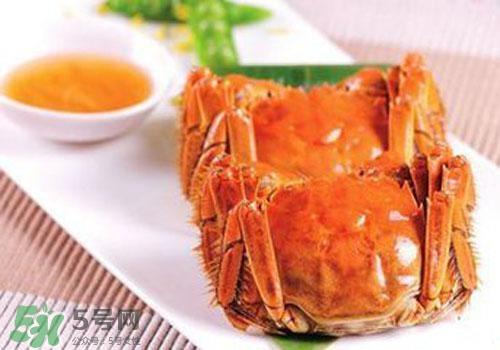 吃螃蟹能喝红酒吗 吃螃蟹喝红酒可以吗 吃螃蟹能喝红酒吗 吃螃蟹喝红酒可以吗