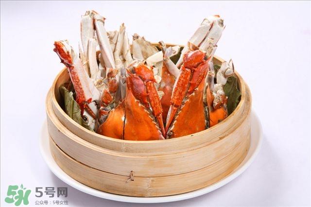 吃螃蟹能喝红酒吗 吃螃蟹喝红酒可以吗 吃螃蟹能喝红酒吗 吃螃蟹喝红酒可以吗