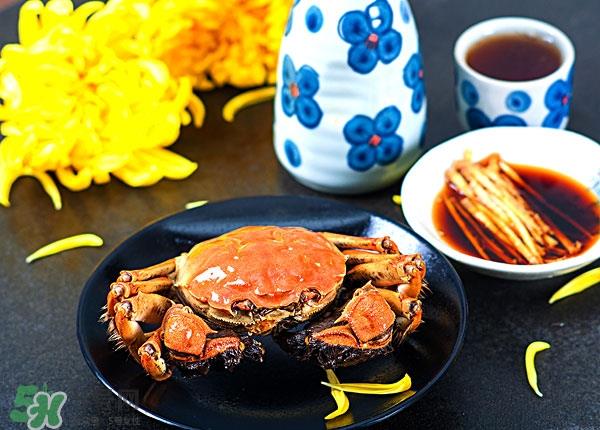 吃螃蟹能喝红酒吗 吃螃蟹喝红酒可以吗 吃螃蟹能喝红酒吗 吃螃蟹喝红酒可以吗