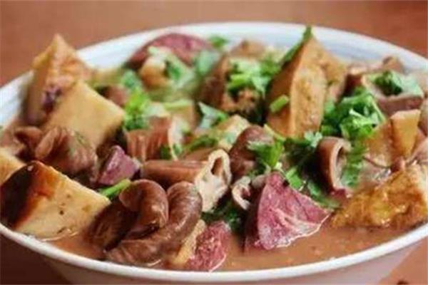 卤煮是哪的风味小吃 卤煮的做法及配料 卤煮是哪的风味小吃 卤煮的做法及配料