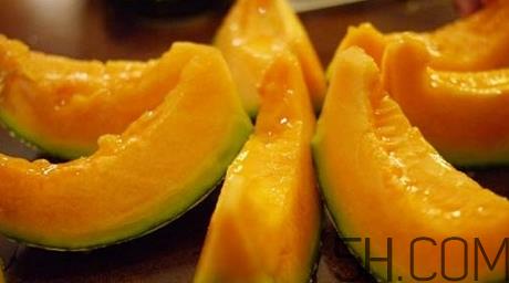 吃哈密瓜的好处 吃哈密瓜的注意事项 吃哈密瓜的好处 吃哈密瓜的注意事项