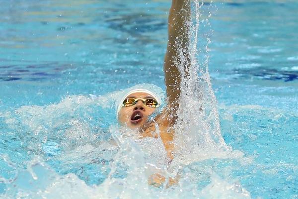 游泳能锻炼腹肌吗 这是肯定的 游泳能锻炼腹肌吗 这是肯定的