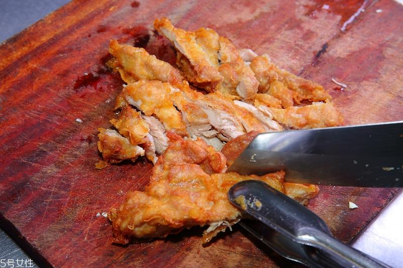 泰式椒麻鸡的正宗做法 香气关键是这三味 泰式椒麻鸡的正宗做法 香气关键是这三味