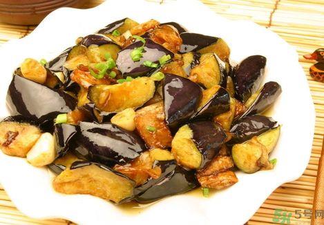 如何炒茄子不变色呢？怎么炒茄子才能不变色？