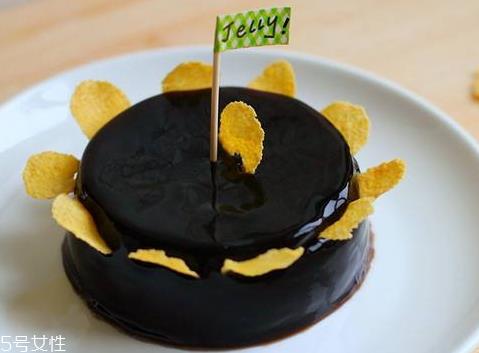 黑凉粉和龟苓膏的区别 黑凉粉是龟苓膏吗 黑凉粉和龟苓膏的区别 黑凉粉是龟苓膏吗