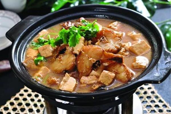 鳕鱼炖豆腐怎么做 鳕鱼炖豆腐的做法 鳕鱼炖豆腐怎么做 鳕鱼炖豆腐的做法
