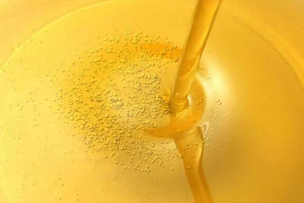 玉米油和花生油哪个更健康 玉米油适合什么人群吃 玉米油和花生油哪个更健康 玉米油适合什么人群吃