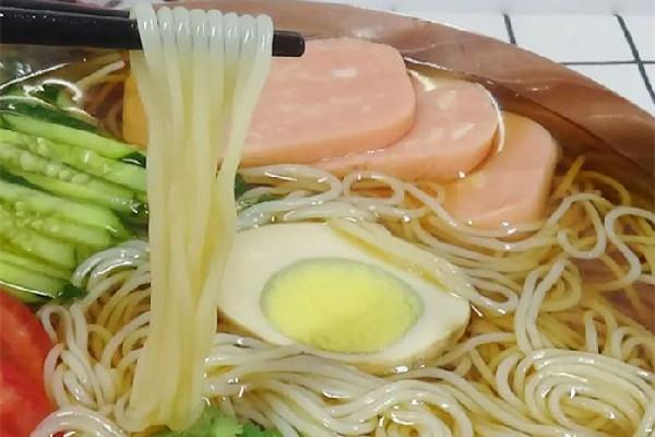 冷面有点发霉还能吃吗 冷面怎么保存 冷面有点发霉还能吃吗 冷面怎么保存