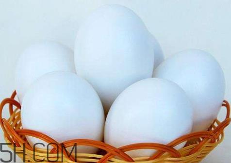腌50个鹅蛋用多少盐 腌制鹅蛋50只放多少盐