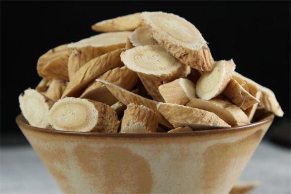 来月经可以吃黄芪粉吗 经期能喝黄芪粉吗