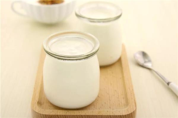酸奶可以直接敷脸吗 酸奶有美白的效果吗 酸奶可以直接敷脸吗 酸奶有美白的效果吗