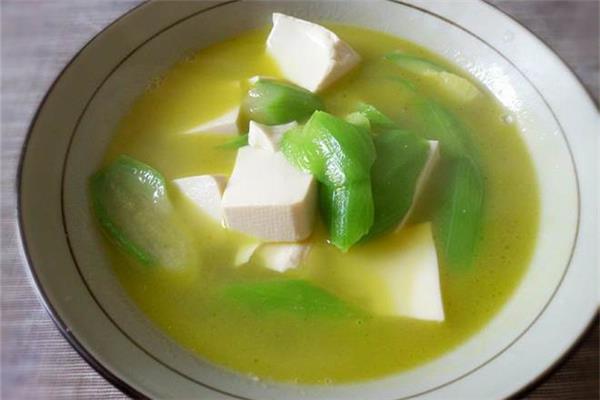 丝瓜可以生吃吗 丝瓜生吃好还是熟吃好 丝瓜可以生吃吗 丝瓜生吃好还是熟吃好