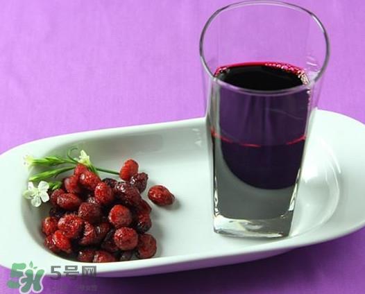 蔓越莓是长在水里的吗?蔓越莓生长在哪里的 蔓越莓是长在水里的吗?蔓越莓生长在哪里的