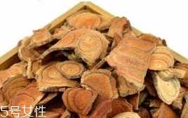 鸡血藤和当归能一起吃吗 同吃调整月经不调 鸡血藤和当归能一起吃吗 同吃调整月经不调