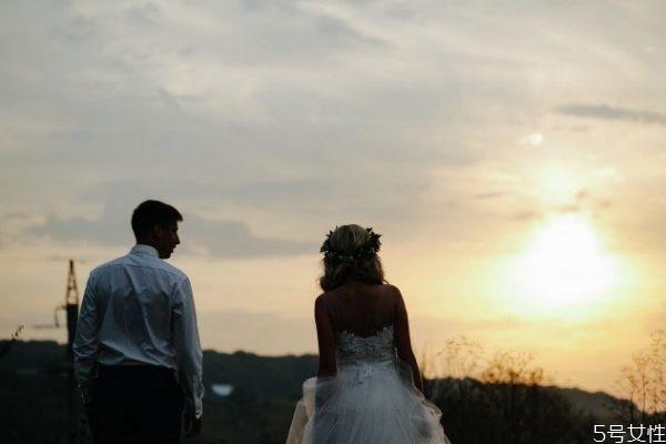 该怎么对付老公的冷落 怎么样故意冷落男人让他更爱你 该怎么对付老公的冷落 怎么样故意冷落男人让他更爱你