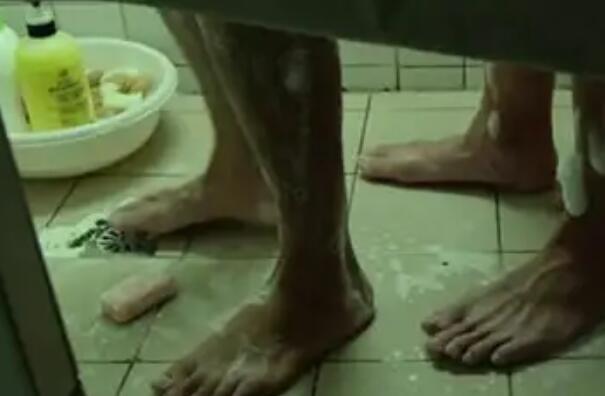 热梗捡肥皂这个梗是什么意思，捡肥皂的梗是怎么来的  2