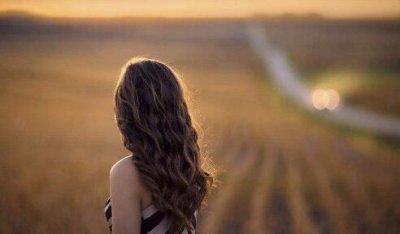 ​一个女人暗恋你的表现，想不发现都难