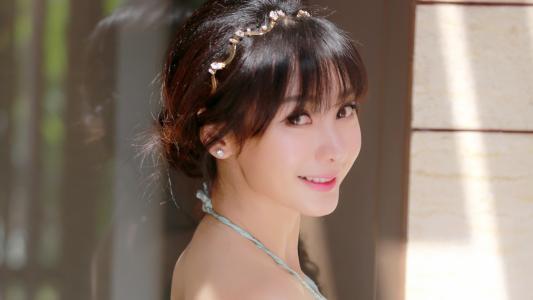 夸女生漂亮的顺口溜4