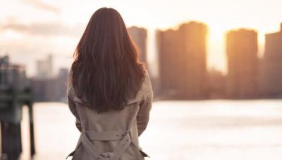 ​前女友借钱意味着什么？要不要借钱给她