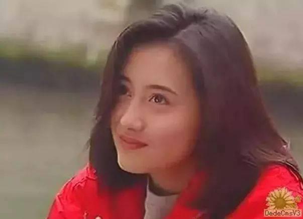 印象里,八妹最见不得她蹙眉。