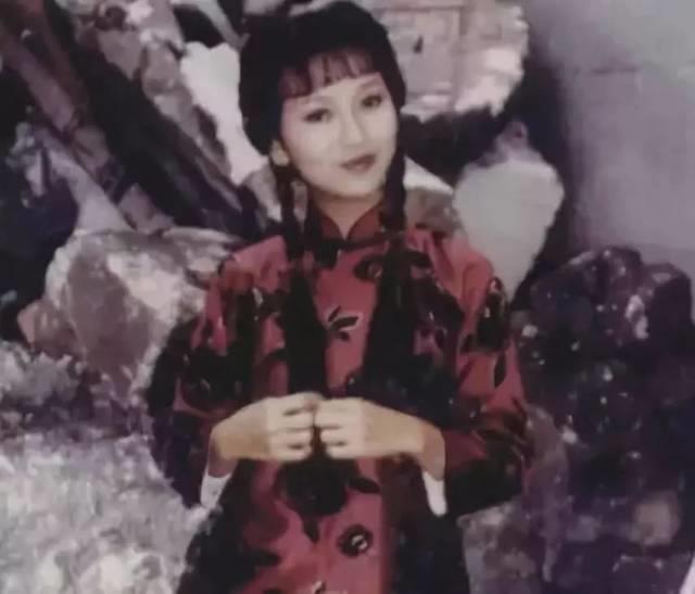 是的,仅用一张静态图就能将人物诠释的活灵活现,这就是赵雅芝。