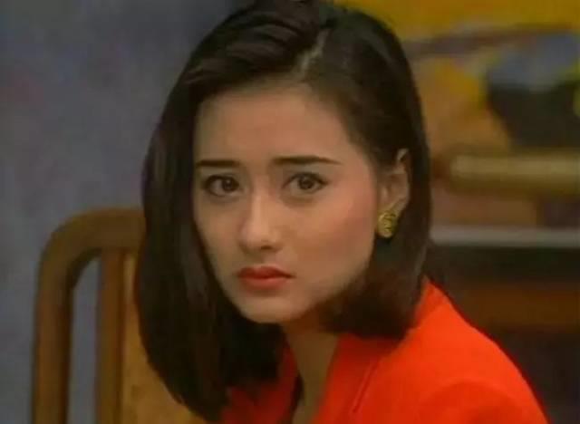 在《水云间》里也是一样,一看到她的脸,瞬间就能忘记这部剧不正的三观。