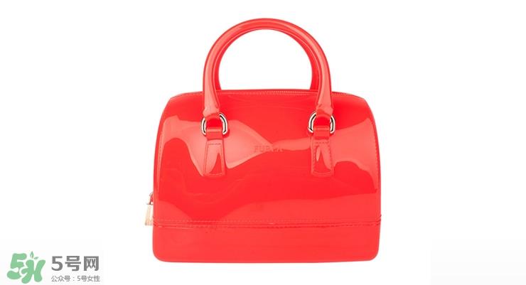 穿裙子配什么包好看 穿裙子怎么搭配包包 穿裙子配什么包好看 穿裙子怎么搭配包包