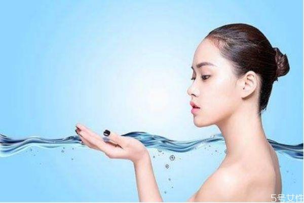 秋季皮肤干燥的原因 秋冬季护肤补水小常识