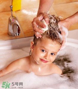 ​每天掉头发正常吗？关于护发误区