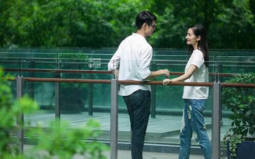 和刚认识的女生怎么聊天不冷场二