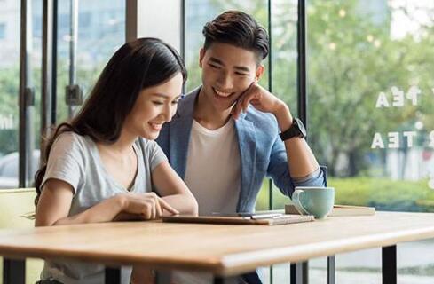 和刚认识的女生怎么聊天不冷场一