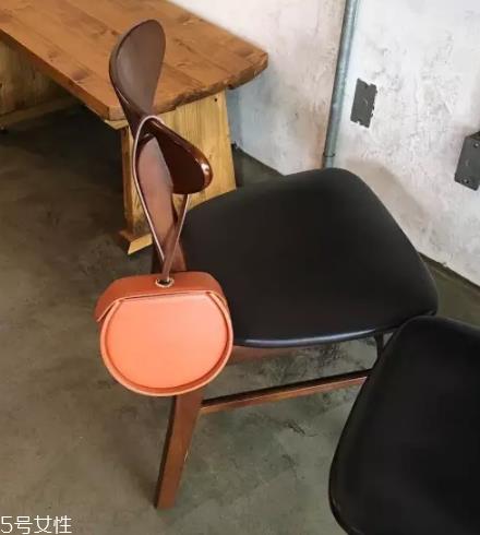 moire包包多少钱?千元价位的高颜值包包 moire包包多少钱?千元价位的高颜值包包