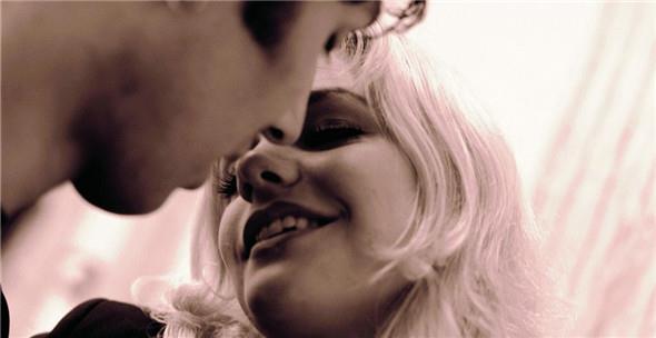 怎样才能判断一个女生是否喜欢你，怎样判断一个女孩子是不是喜欢你