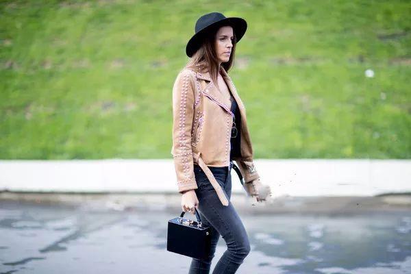 羊羔毛衣服怎么清洗 什么人适合羊羔毛衣服 羊羔毛衣服怎么清洗 什么人适合羊羔毛衣服