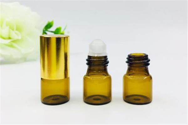 单方精油可以滴在护肤品直接用吗 单方精油可以加在爽肤水里边吗 单方精油可以滴在护肤品直接用吗 单方精油可以加在爽肤水里边吗