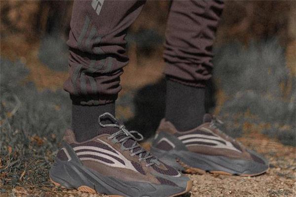 yeezy 700 geode什么时候发售 椰子新配色来袭 yeezy 700 geode什么时候发售 椰子新配色来袭