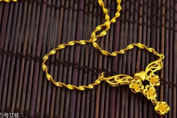黄金项链适合多大年龄 没有明确限制 黄金项链适合多大年龄 没有明确限制