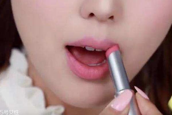 粉红口红适合什么场合 需要伪装成无害小白兔的场合 粉红口红适合什么场合 需要伪装成无害小白兔的场合