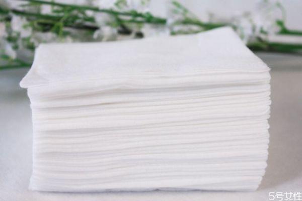 如何挑选一次性洗脸巾 洗脸巾平纹的好还是网纹的好 如何挑选一次性洗脸巾 洗脸巾平纹的好还是网纹的好