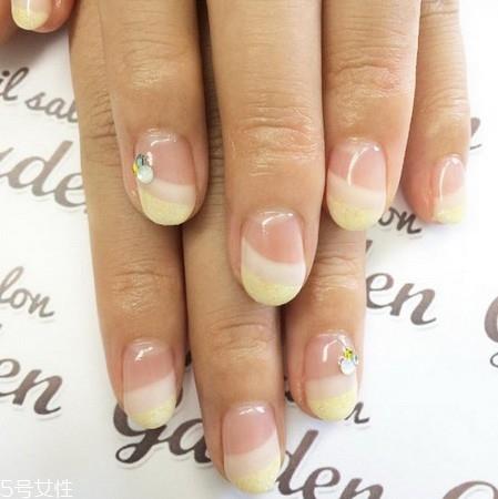 双法式美甲是什么样的 双法式美甲和法式美甲有什么不同