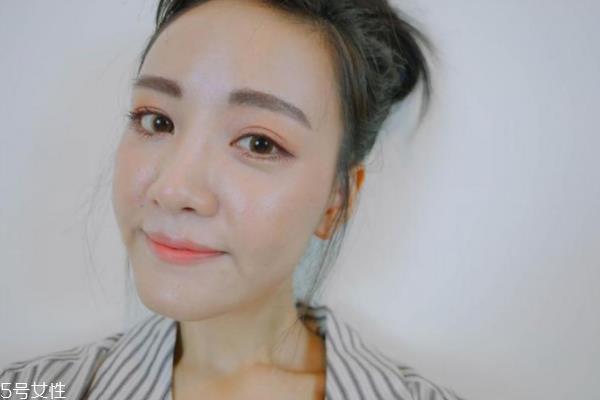 新手怎么选腮红 液体腮红对新手很友爱