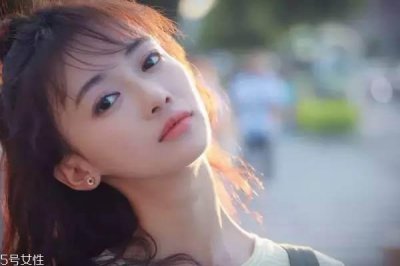 ​秋季皮肤好干怎么补水 三水法打造饱水透亮肌肤