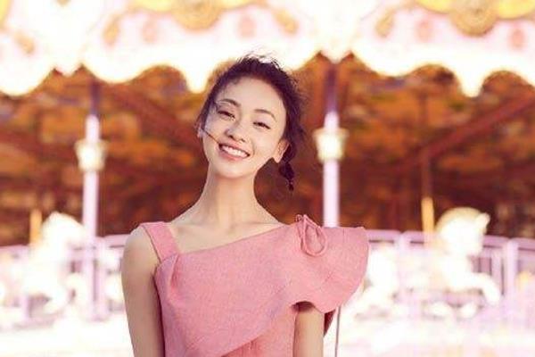 秋季皮肤好干怎么补水 三水法打造饱水透亮肌肤